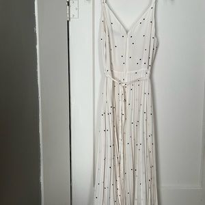 🔥Gorgeous LOFT pleated v neck plunge Polka dot dress